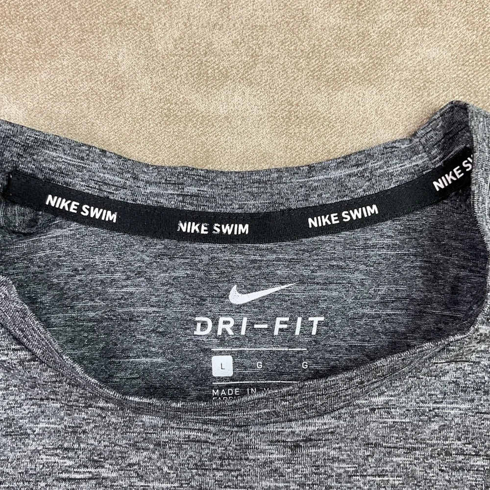 Nike Shirt Men Sz L Essential Hydroguard Swim T-Shirt UPF 40+ NESSA589-001 Gray
